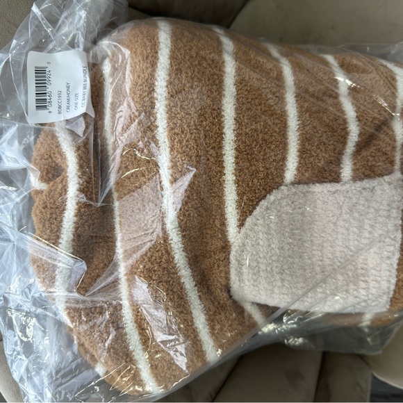 COPY - 【BRAND NEW】Barefoot dreams CozyChic™M Baby Bee
Bundle Blanket Set - Picture 6 of 6